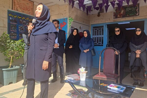  برپایی نمایشگاه  آثار دانش‌آموزان در مدرسه غیاث‌الدین جمشید کاشانی ملارد 