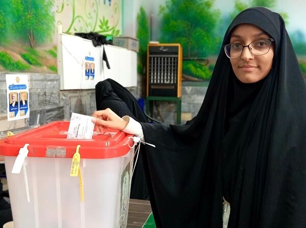 حضور دوباره‌ دلباختگان وطن با شور حسینی در پای صندوق های رأی