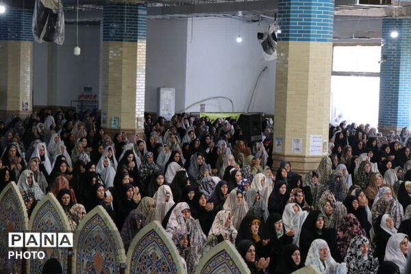 برپایی میز خدمت و مشاوره خانواده آموزش و پرورش شهرستان قدس در میعادگاه نماز جمعه