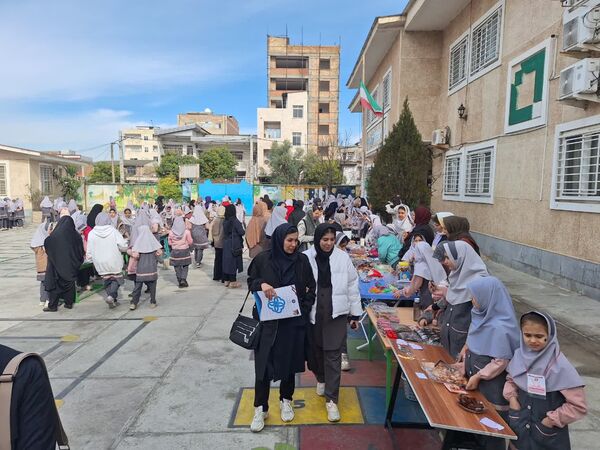 بازارچه دانش‌آموزی آزادشهر
