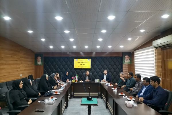 تجلیل از پیشکسوت سازمان دانش‌آموزی در نشست علی‌آباد