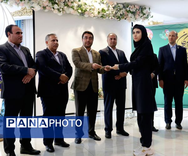 آیین تجلیل از برگزیدگان جشنواره‌های فرهنگی و هنری شمال‌غرب کشور در تبریز