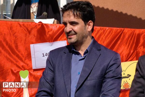 جشن عاطفه‌ها در دبستان شهید امیرکمندی