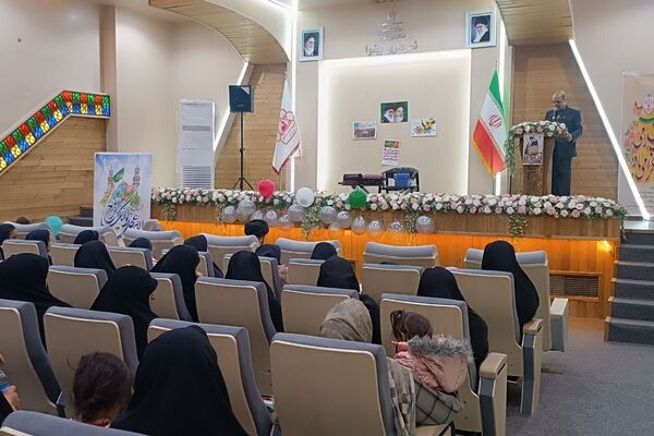 پایگاه شهید انصاری میزبان دانش‌آموزان دبستان مهدیزاده در جشن دهه فجر 