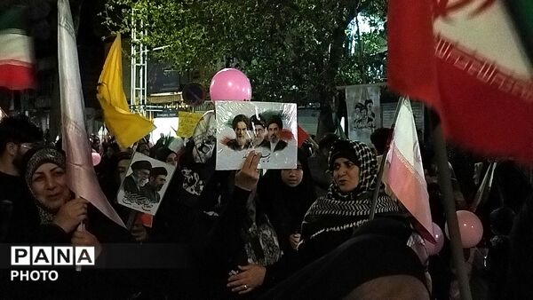 دختران نیشابوری در صف اول تجمعات-۱