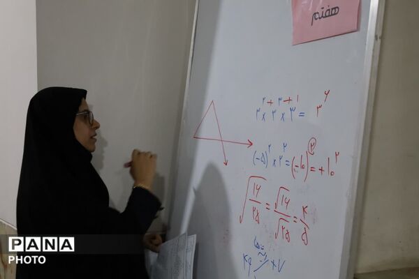 بازدید معاون سیاسی امنیتی اجتماعی استانداری یزد از موکب رفع اشکال دانش‌آموزان