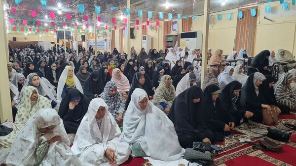 تجمع نمازگزاران نماز جمعه قشم در روز خشم و نصر