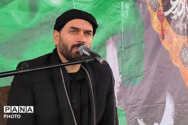 حضور مادران و نوزادان شش ماهه در همایش شیرخوارگان حسینی