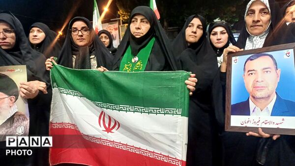 خروش کوهدشتی‌ها در میدان امام خمینی(ره)؛ تجدید میثاق با وطن و آرمان‌های ملی