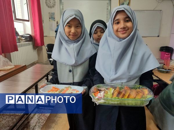  جشنواره غذای سالم در دبستان شاهد حاج تقی آقا بزرگ ناحیه یک مشهد 