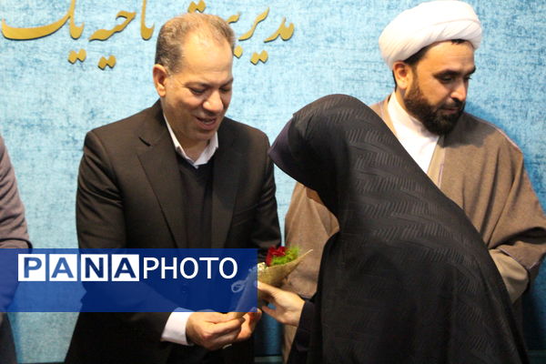 نشست ریاست سازمان دانش‌آموزی با مدیر آموزش و پرورش ناحیه یک یزد