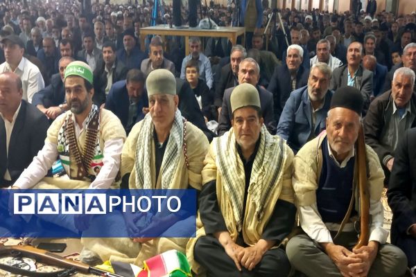 اقامه آخرین نماز جمعه ماه مبارک رمضان با حضور چشمگیر مردم یاسوج