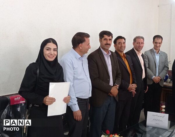 تجلیل از معلمان و مدیران منتخب ابتدایی بیرانوند در آیین زنگ سپاس