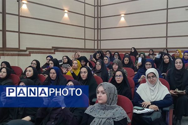 برگزاری کارگاه آموزشی هوش مصنوعی در سالن اجتماعات دکتر گل نراقی