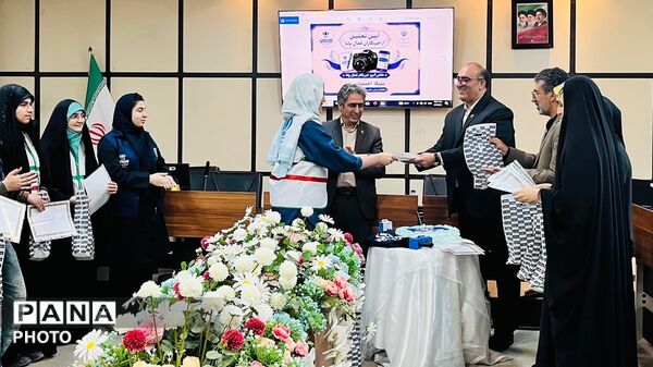 تجلیل از روایتگرانِ امید؛ ضیافتِ قدردانی از اهالیِ خبر در آموزش و پرورش منطقه ۳