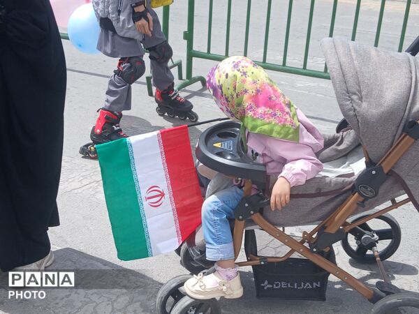 رژه ورزشی دانش آموزی در فرخشهر