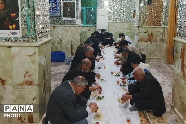 آیین افطاری ماه مبارک رمضان در امامزاده عمادالدین رباط‌کریم