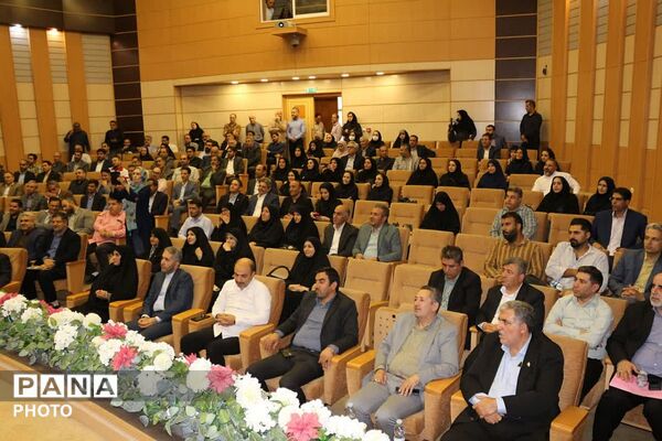 تقدیر از کارمندان نمونه اداره آموزش و پرورش چهاردانگه