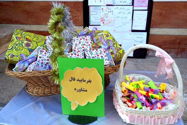 برگزاری انتخابات همیار مشاور در دبیرستان بانو عفت آهنگری ناحیه یک شهرری