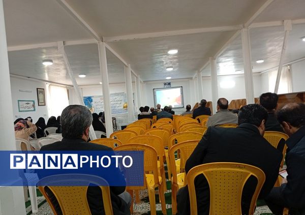 جلسه هدایت تحصیلی پایه نهمی دبیرستان میثاق ویژه والدین 