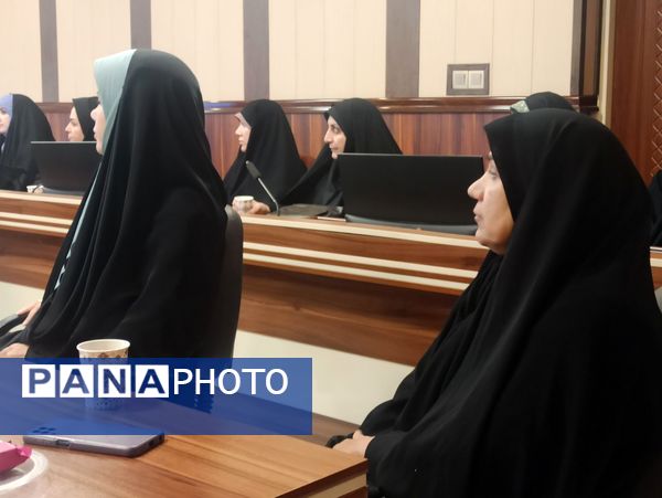 مراسم تقدیر از رابطین امور بانوان مدارس ناحیه یک شهرری