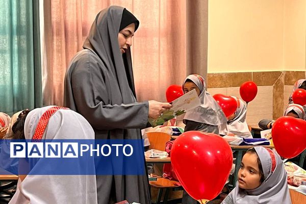 جشن شکوفه‌ها در مدارس بهارستان‌دو؛ آغاز سفری تازه برای کلاس اولی‌ها