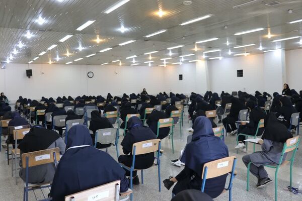 بازدید مدیرکل آموزش و پرورش از برگزاری امتحانات نهایی در یزد