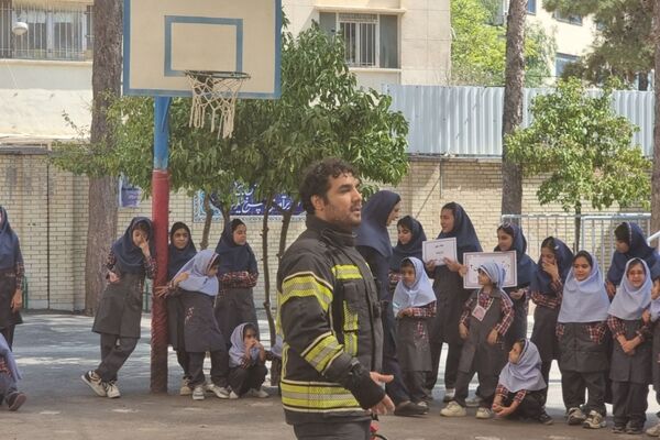 زنگ ایمنی در دبستان خورسندیان به مناسبت روز آتش‌نشان