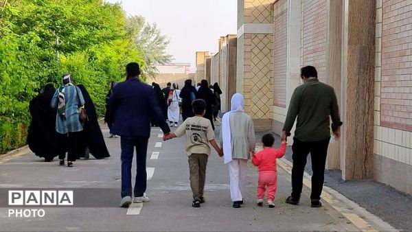 برگزاری همایش پیاده روی خانوادگی در باغ بانوان نجف آباد 
