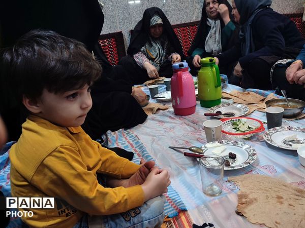 قرائت قرآن، نماز جماعت و افطار در مسجد خاتم پیامبران 