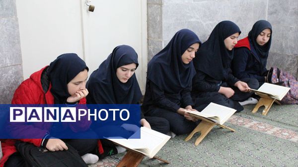 برگزاری جلسات انس با قرآن در دبیرستان دخترانه معلم 
