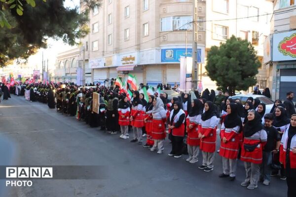 «جانفدایان ایران»؛ شکوه همدلی ۱۱۰ هزار نفر در یک قاب