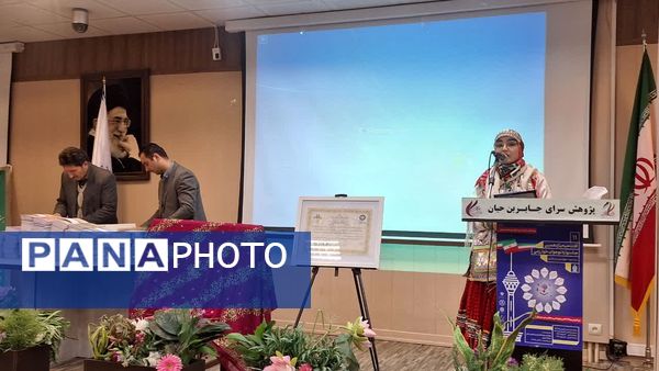 گردهمایی نویسندگان دهه هشتادی در تهران