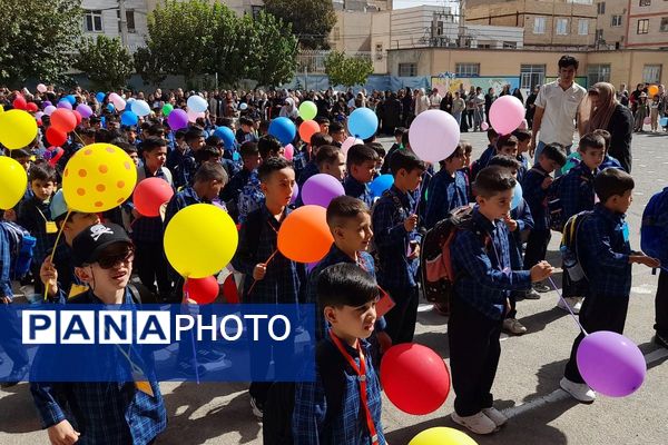 جشن شکوفه ها در مدارس شهرستان قدس، آغاز طلایی و شیرین  سال تحصیلی