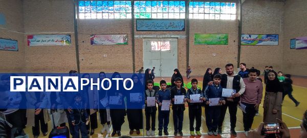 مسابقات دارت در دبستان پسرانه غدیر شهرستان شیروان