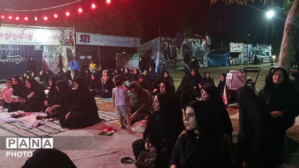 آیین سوگواری شب عاشورا با حضور پرشور مردم در حسینیه خیابان چهار باغ