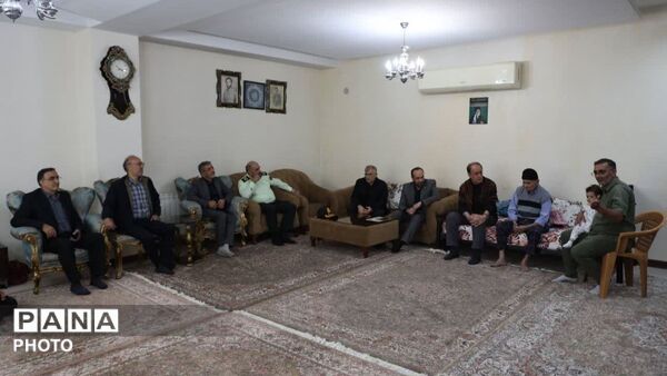 دیدار نایب رئیس مجلس شورای اسلامی و استاندار البرز با خانواده‌های معظم شهدا ی جنگ رمضان