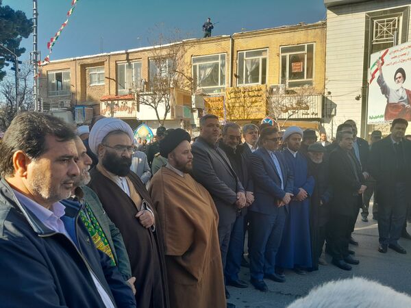 آیین گلباران تمثال امام خمینی(ره) در آغاز دهه فجر