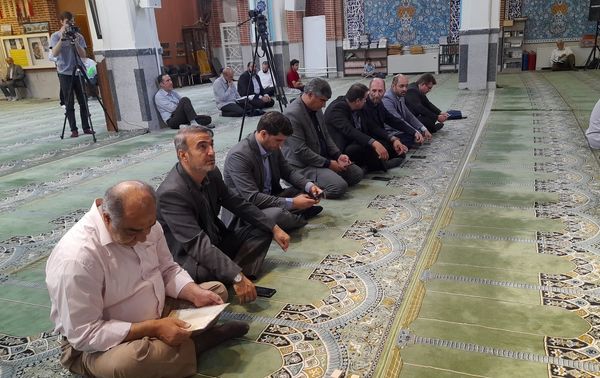 تجدید میثاق سرپرست آموزش وپرورش منطقه پردیس با شهدای گمنام