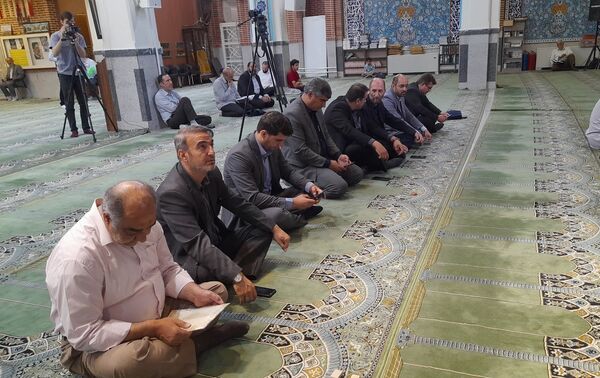 تجدید میثاق سرپرست آموزش وپرورش منطقه پردیس با شهدای گمنام