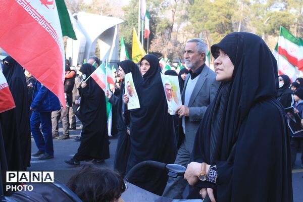 بیعت مردم تهران با سومین رهبر انقلاب