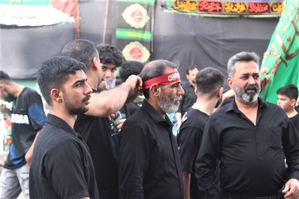 حضور پرشور کودکان قمی در دسته‌های عزاداری روز تاسوعا 