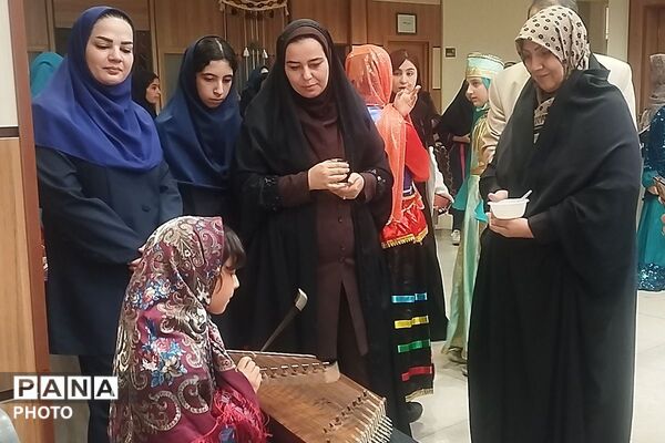 از عطر غذاهای سنتی تا رنگین‌کمان اقوام ایران در دبستان هدی