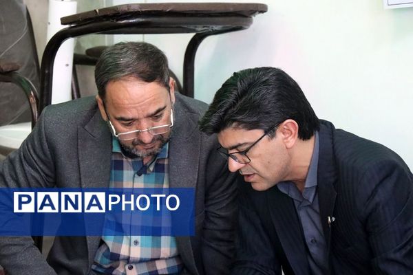 میز خدمت ویژه فرهنگیان در شهرستان پاکدشت به‌مناسبت گرامیداشت هفته معلم 