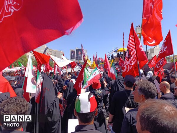 سیل فرا تصور زائران در روز تشییع پیکر رهبر شهید امت اسلامی