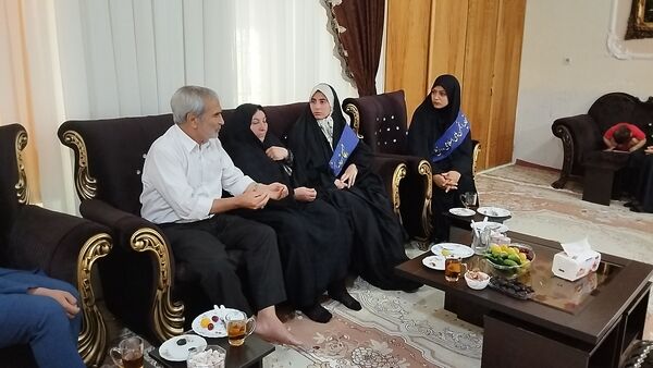 دیدار اعضای انجمن اسلامی هنرستان بصیرت آشخانه با همسر جانباز رسایی پور