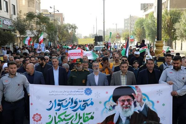 حضور پرشور دانش‌آموزان در راهپیمایی ۱۳آبان منطقه کهریزک 