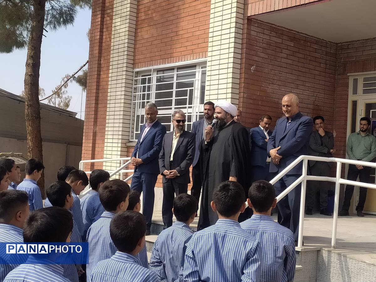 بازدید مدیر اداره آموزش و پرورش خلیل‌آباد از مدارس شهر