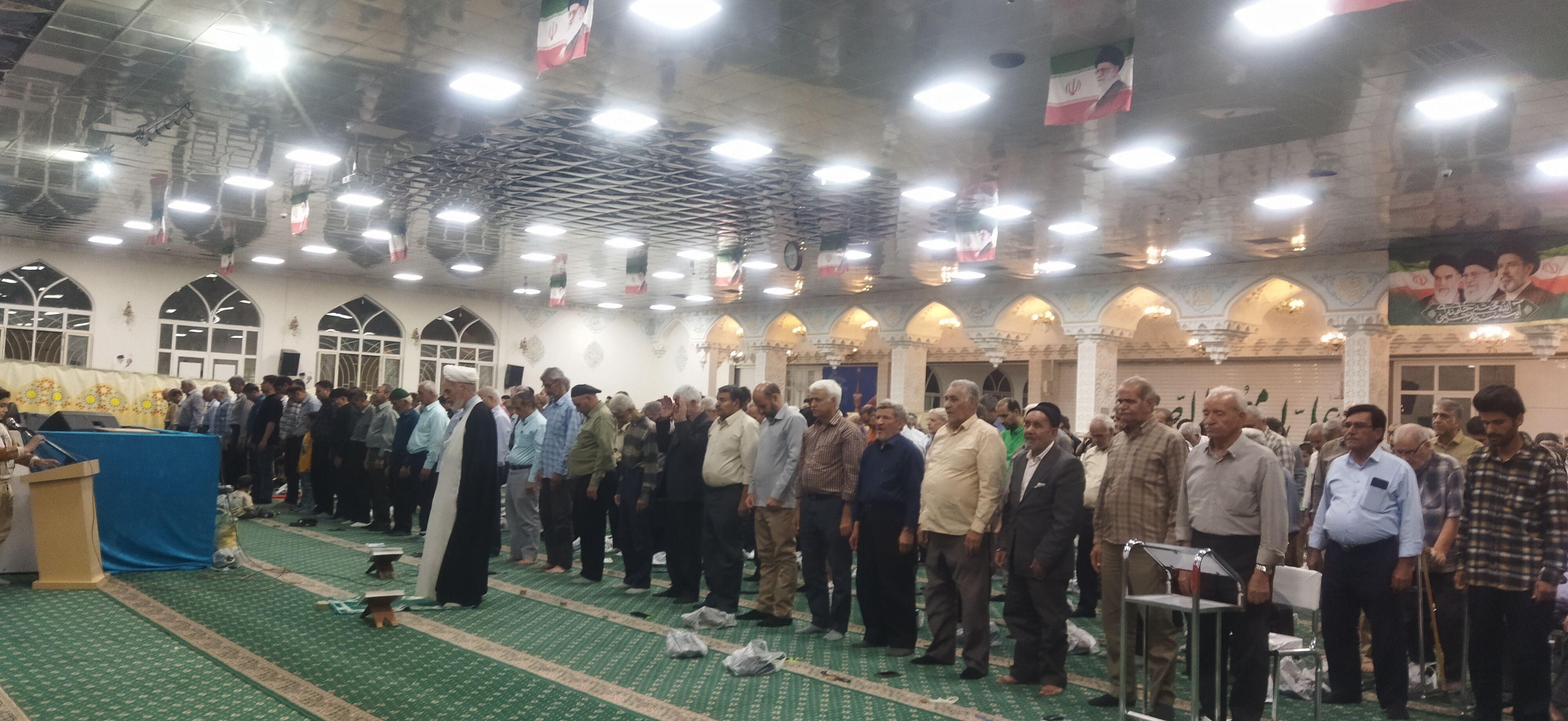 اقامه نماز جماعت  مغرب و عشا  در جوار امامزاده سید حمزه( ع )شهرستان کاشمر 