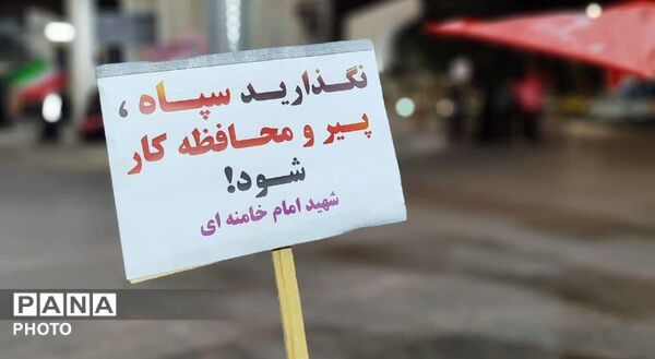 مردم ولایتمدار بناب با حضور با شکوه در تجمعات شبانه در تجدید بیعت با رهبر معظم انقلاب، وحدت ملی را به نمایش گذاشتند.